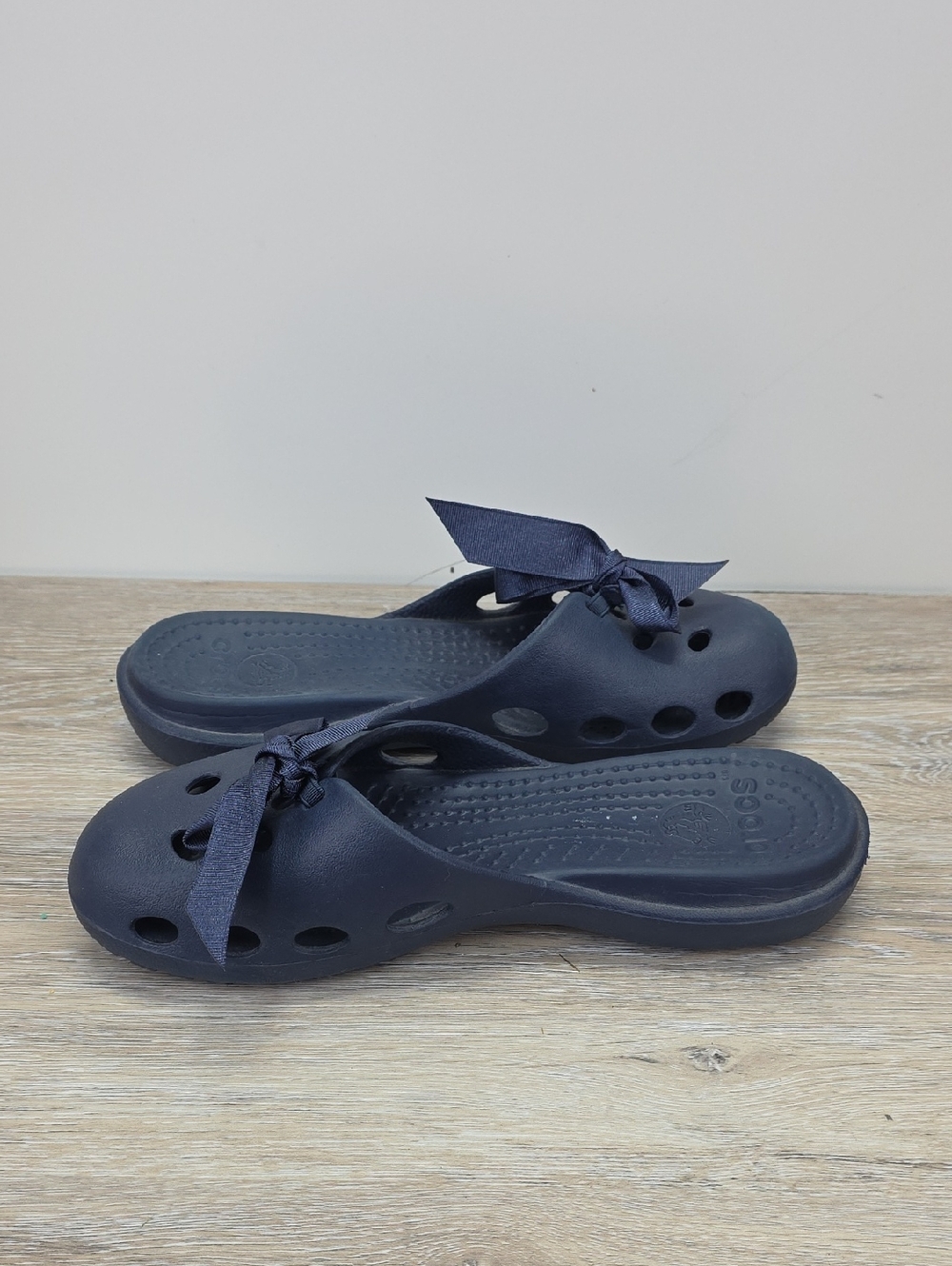 Crocs Womens Audrey Hallmark Navy Blue Slip-On Mule Clog w/Bow Sandals Sz 10 - Picture 4 of 12